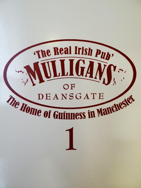 Отель Mulligans Of Deansgate Манчестер Номер фото